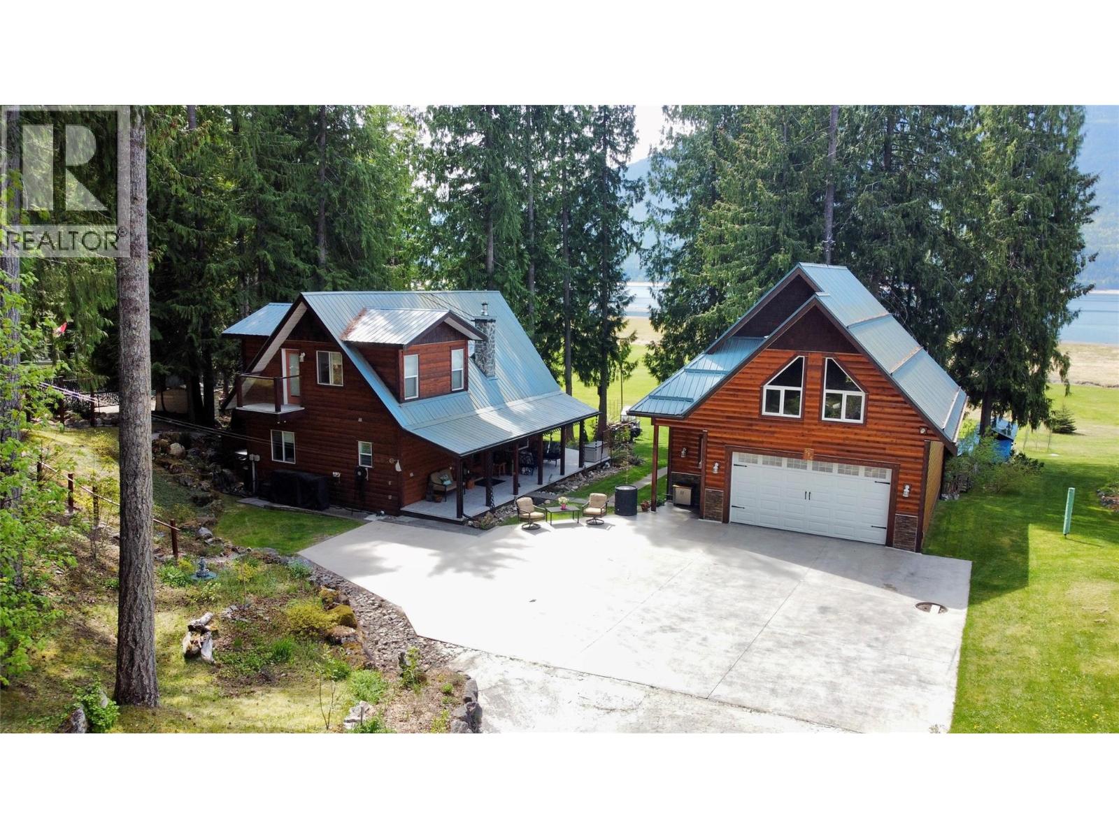 Welcome to 516 Bayview Road, Nakusp!