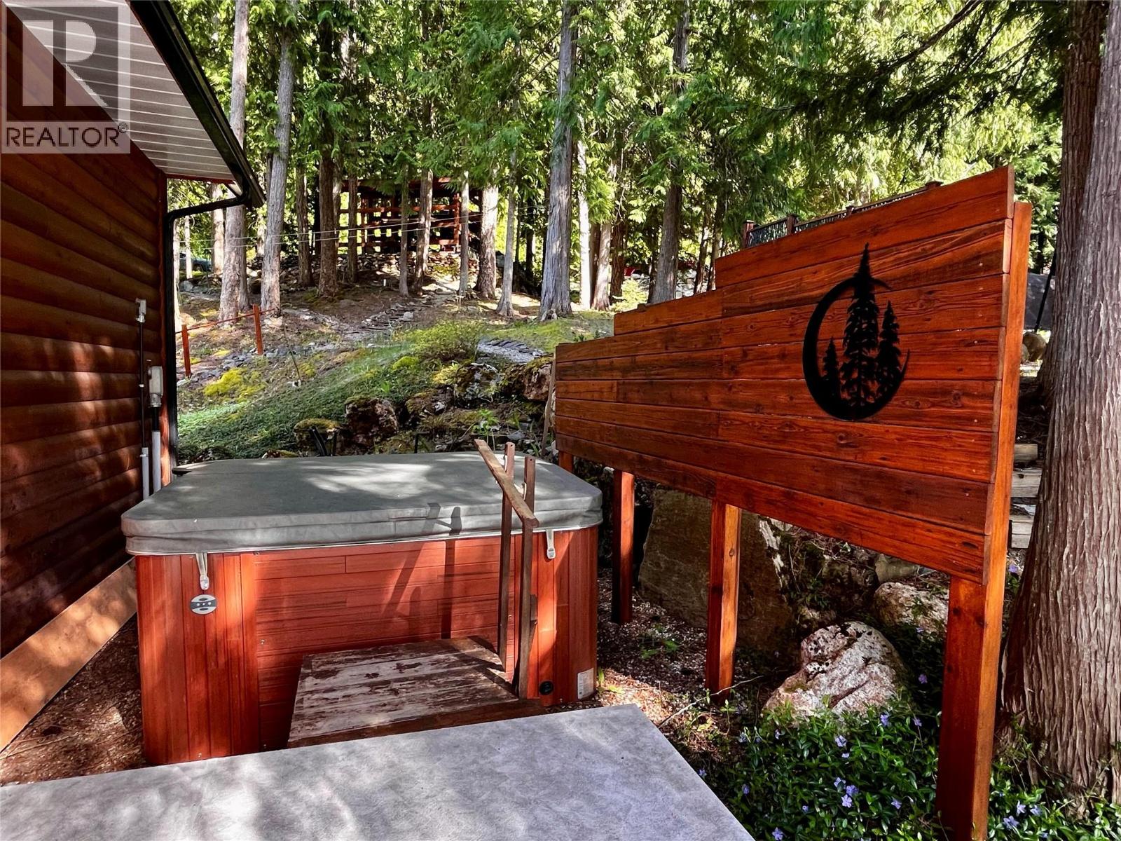 Hottub included!