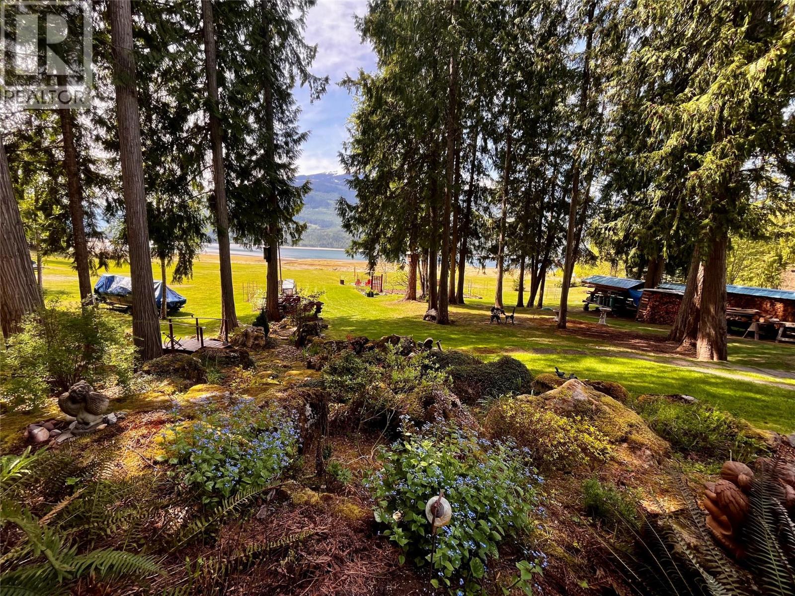 Wonderful landscaping out front
