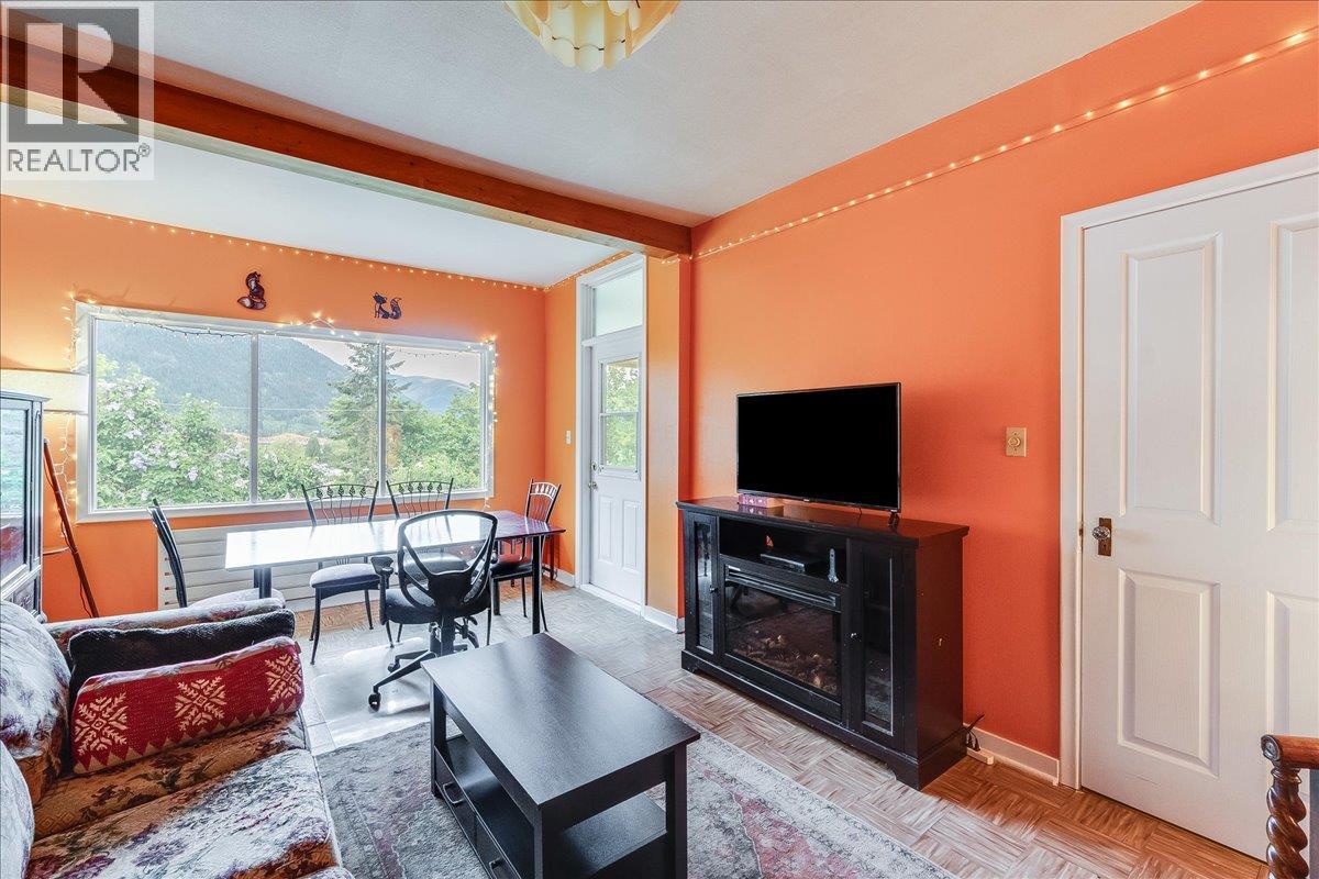 2nd Floor Living Room