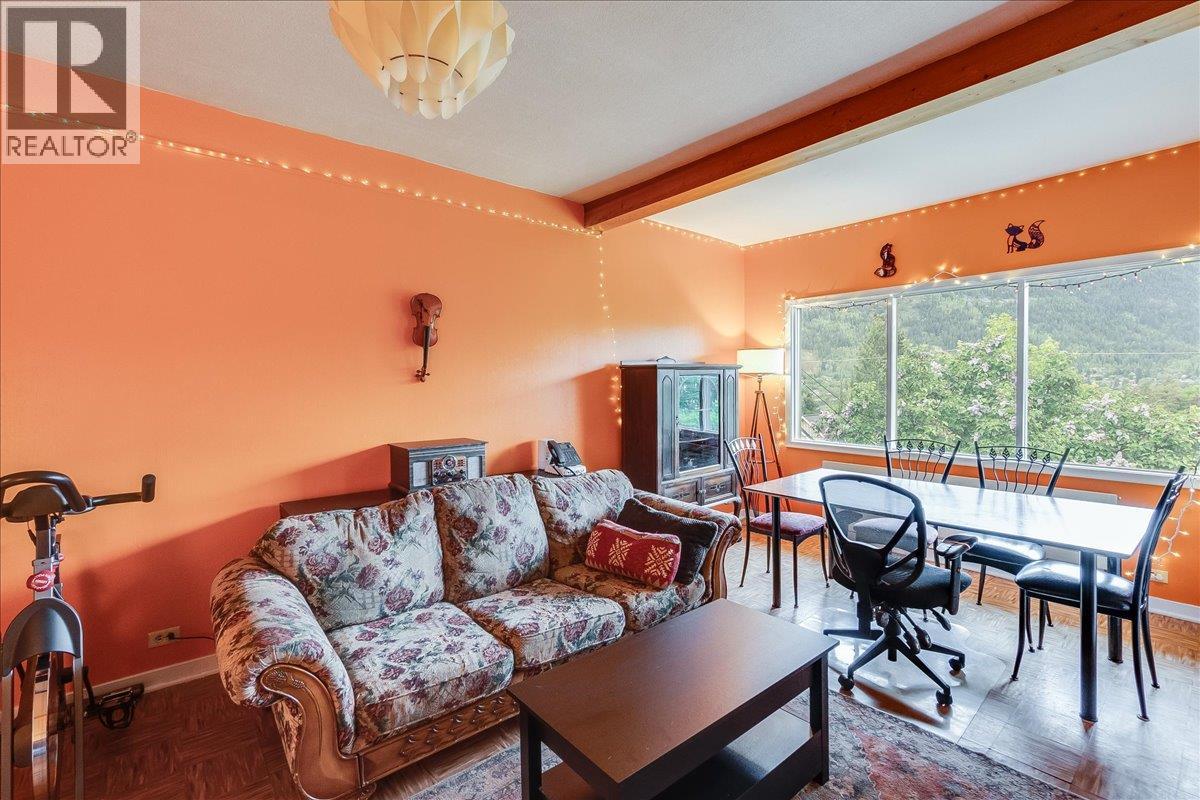 2nd Floor Living Room