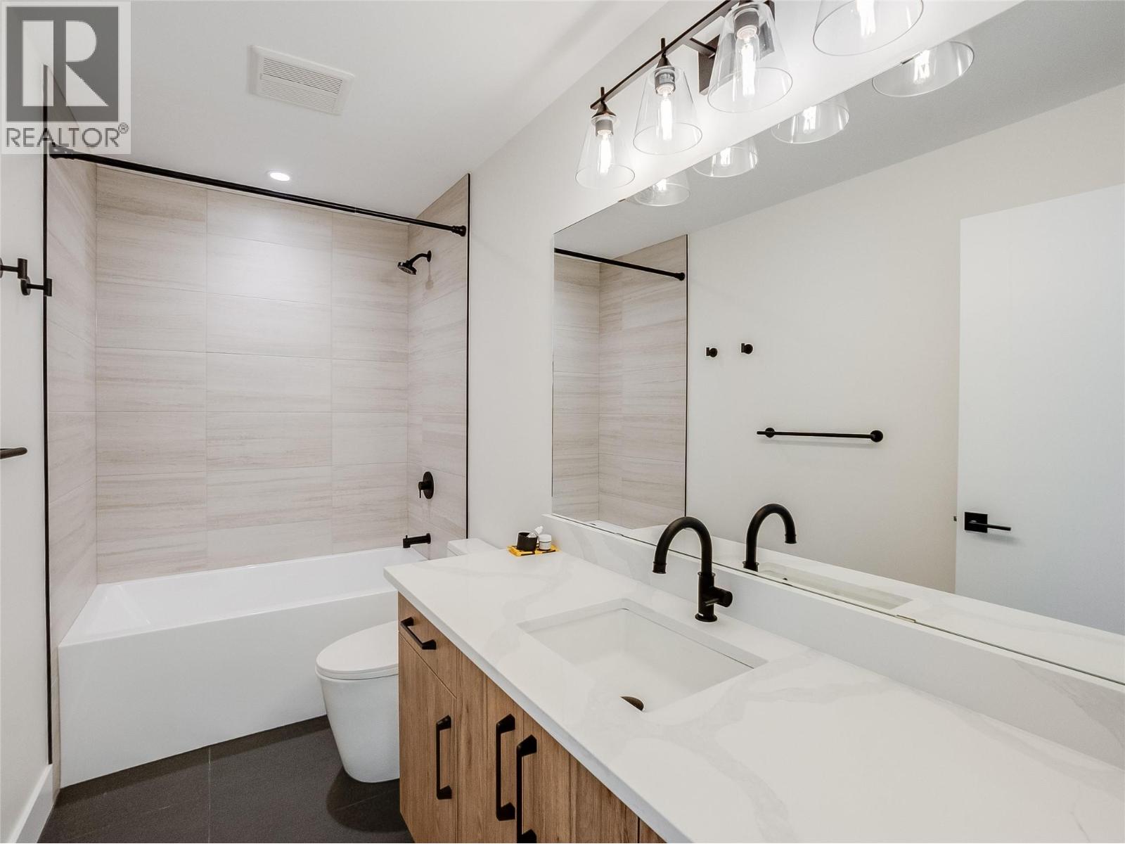 Second bathroom upper floor