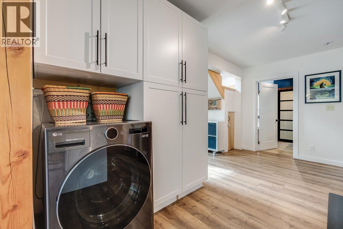 Combo Washer/Dryer with pantry