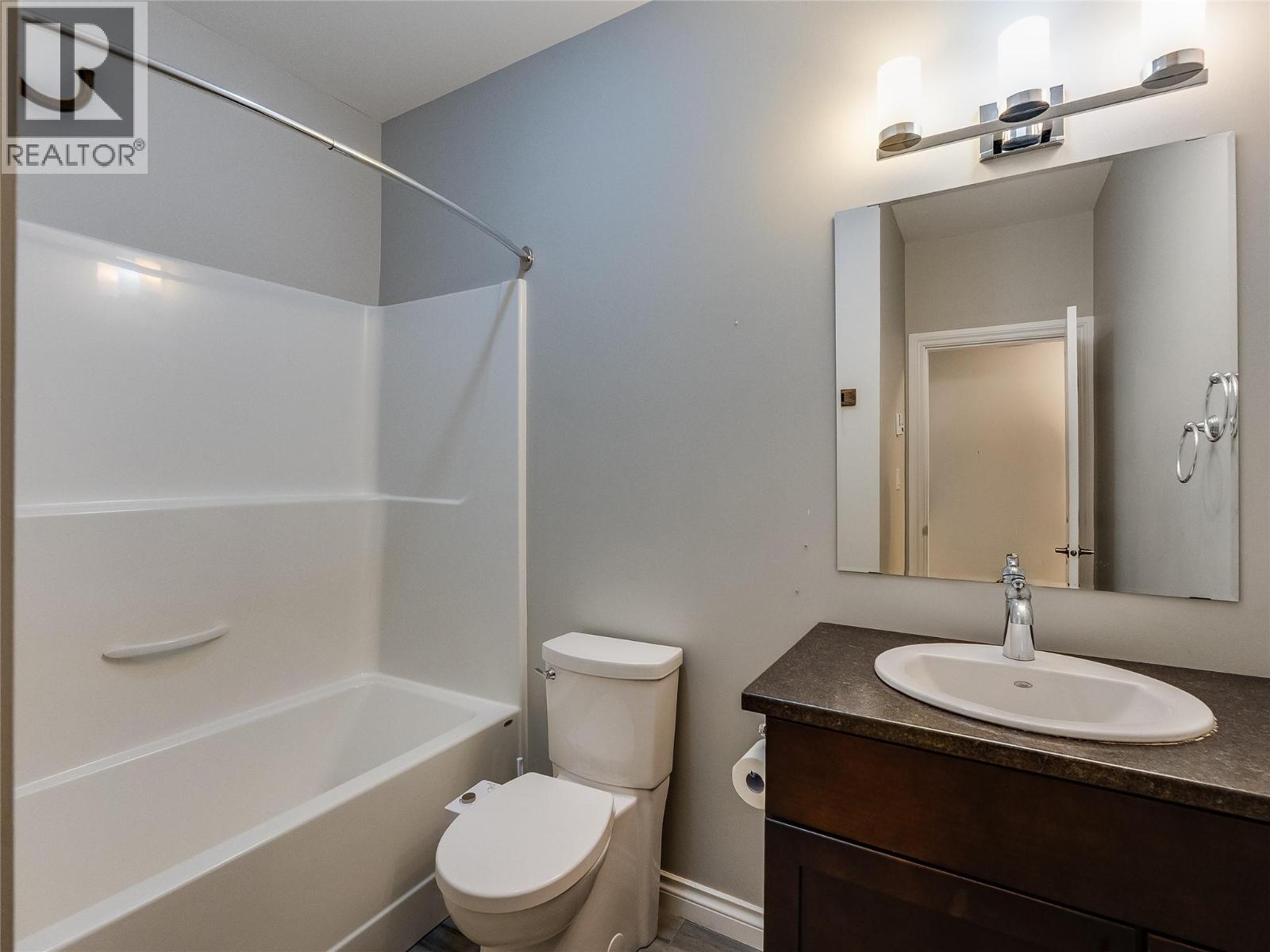 Full bathroom main floor