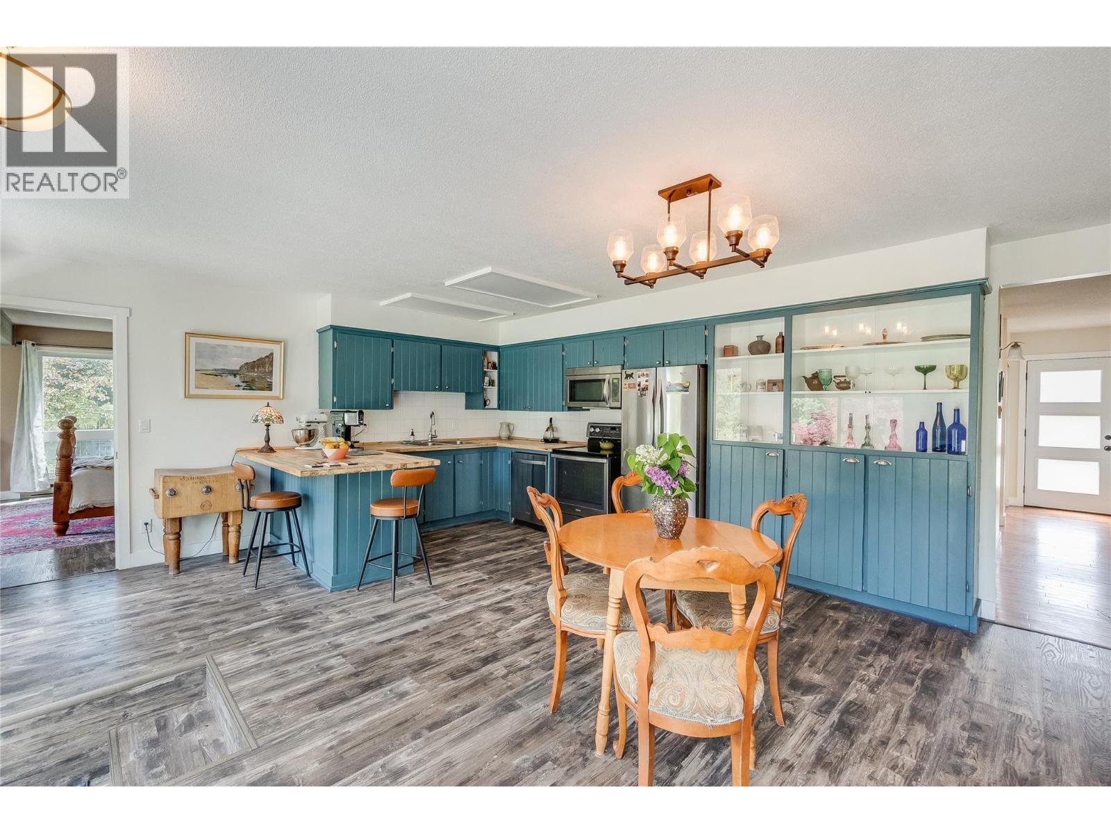 Large Country Kitchen