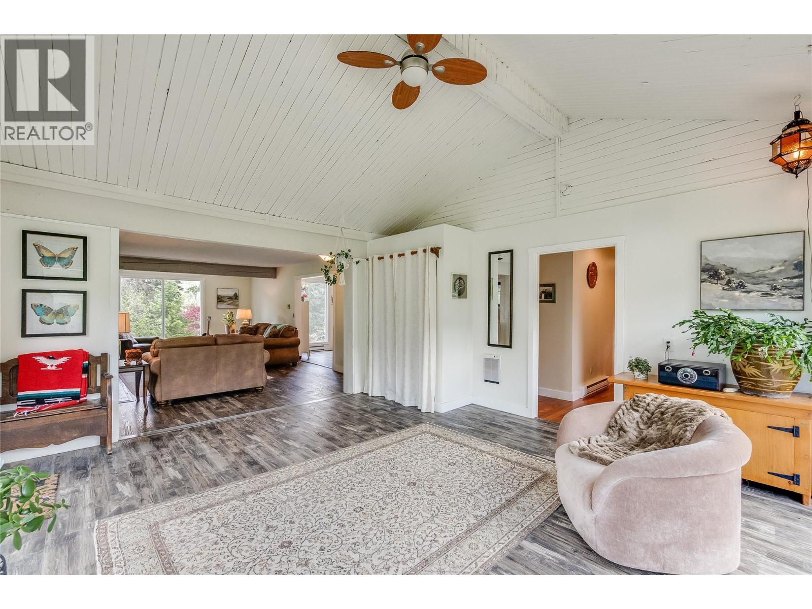 Lovley Family Room with Large Newer Windows