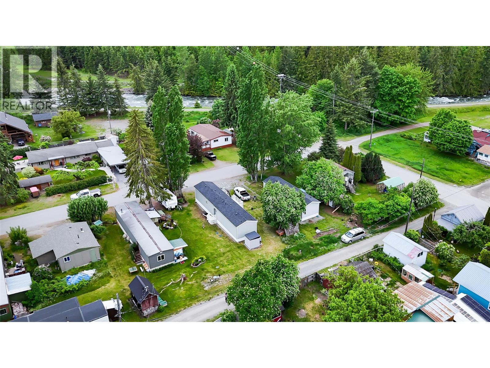 Birds eye view of manufactured home on park pad