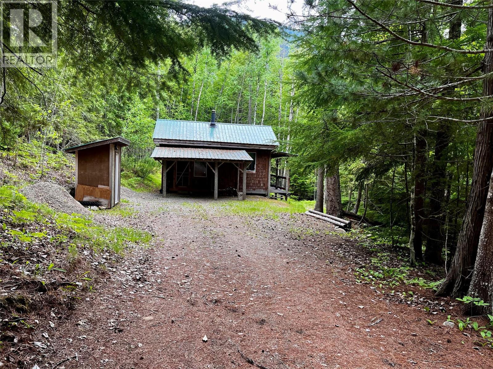 Parking to lower property cabin