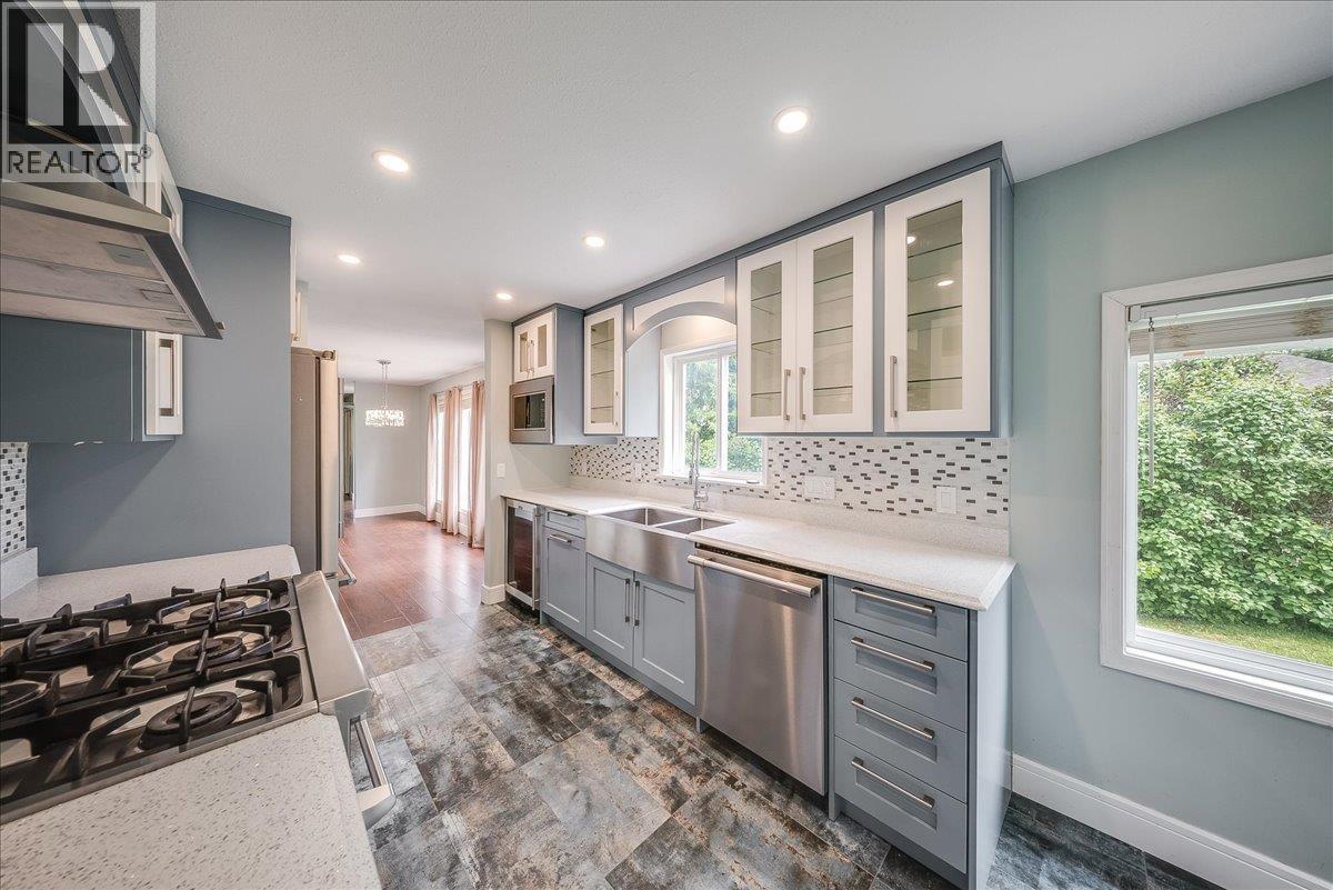 Beautifully updated kitchen