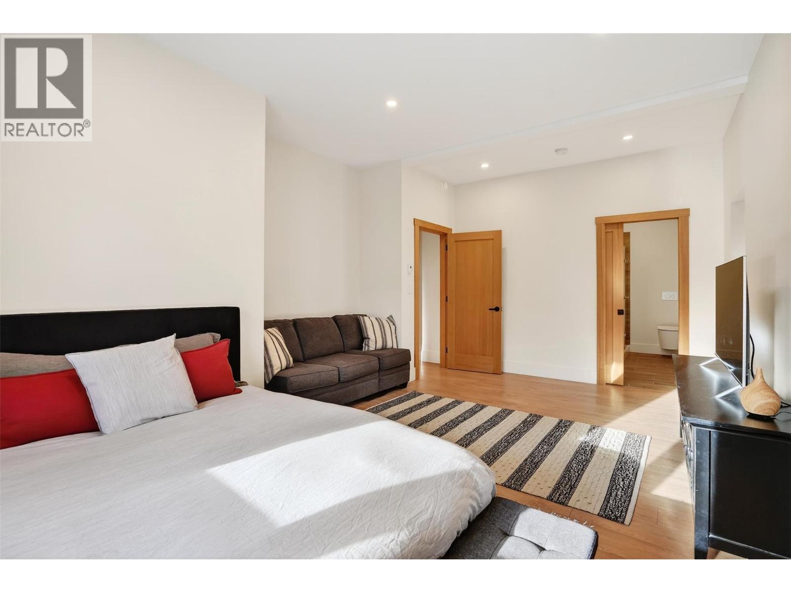 Suite: Sleeping/Living