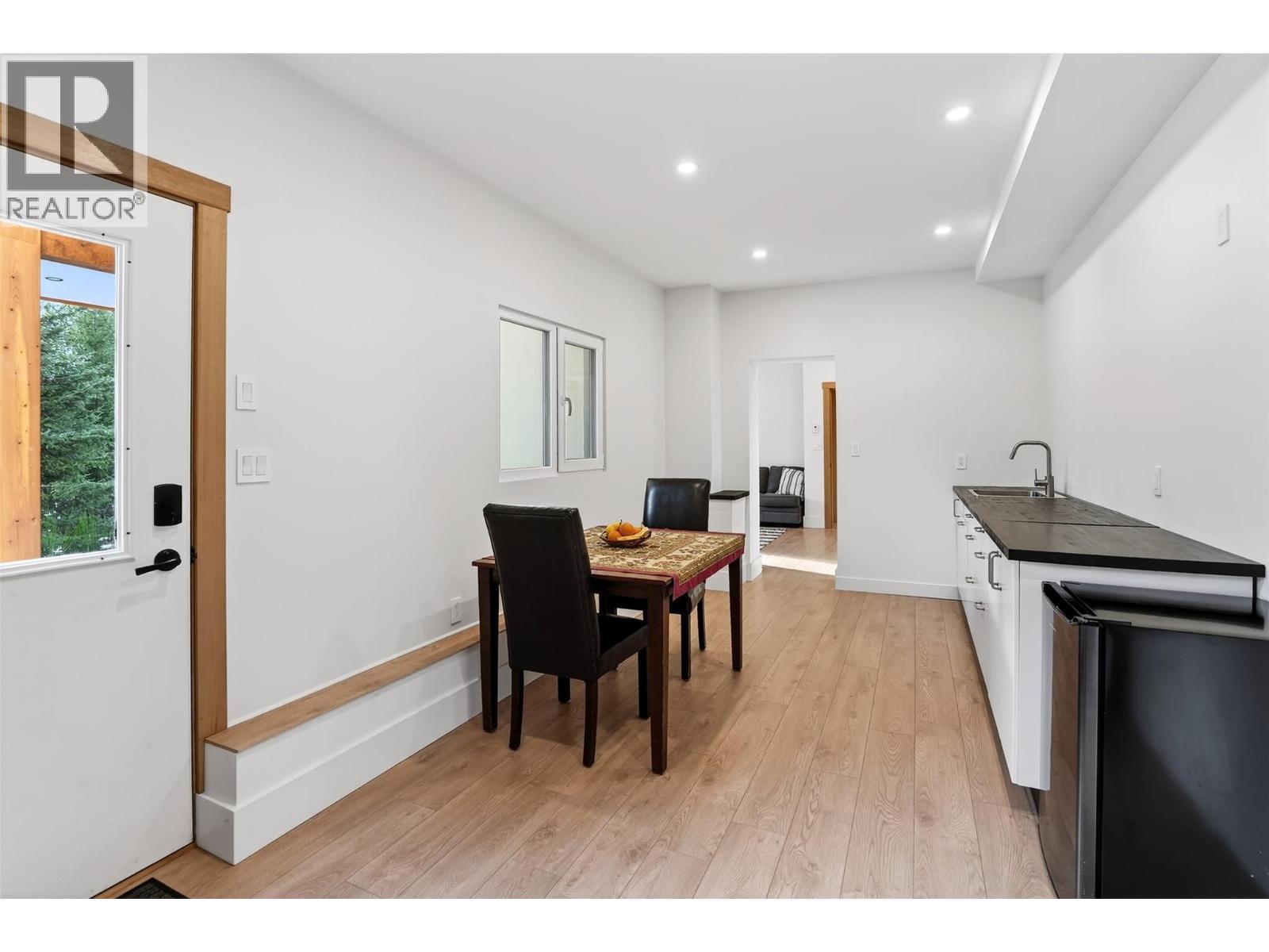 Suite: Kitchen/entrance