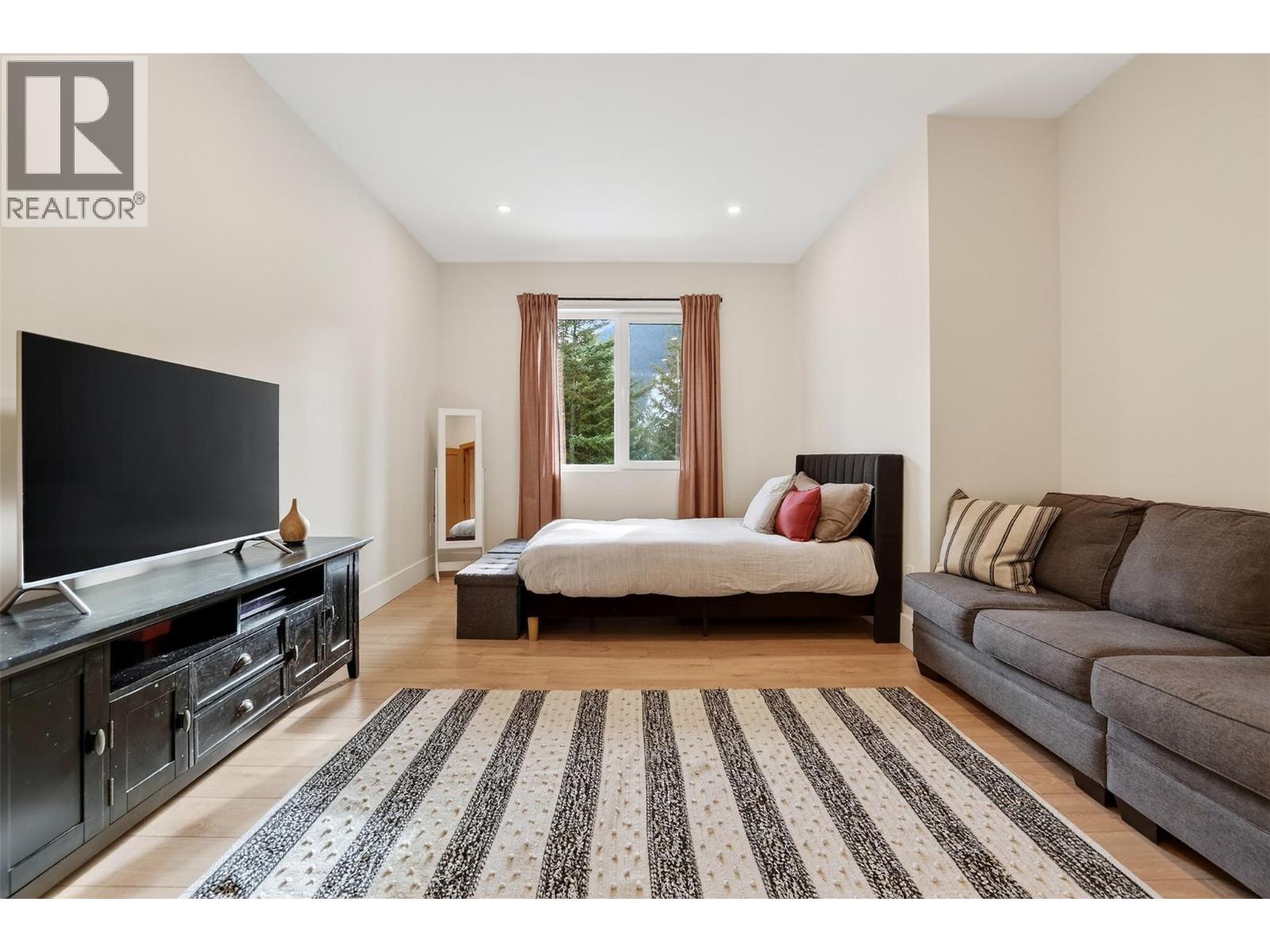 Suite: Sleeping/Living
