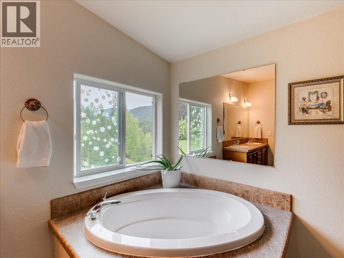 Ensuite on the main floor.