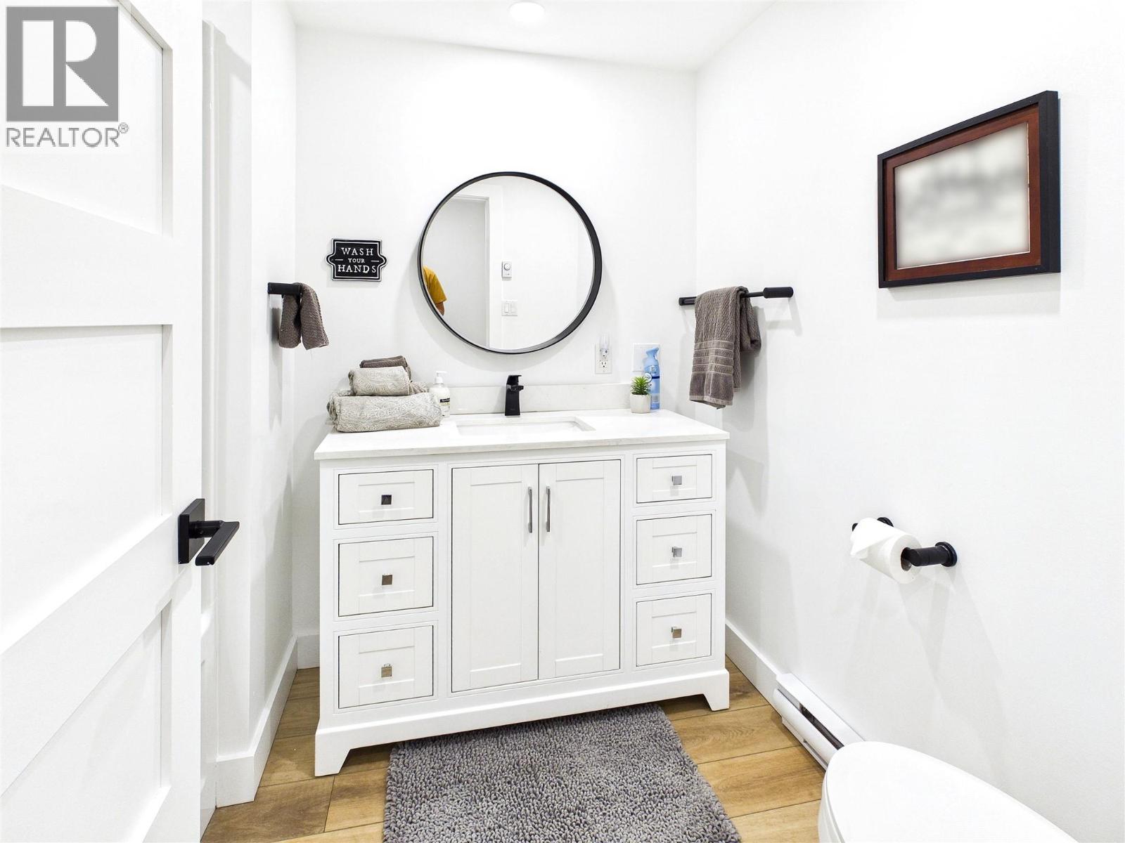 Mainfloor bathroom