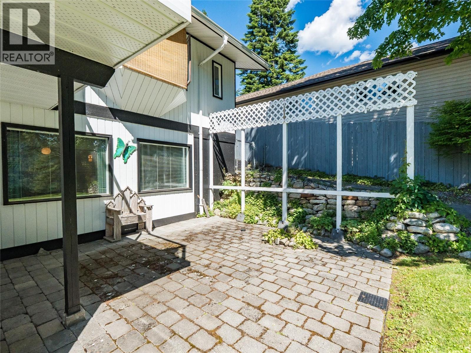 Walkout basement opens up to patio and back yard