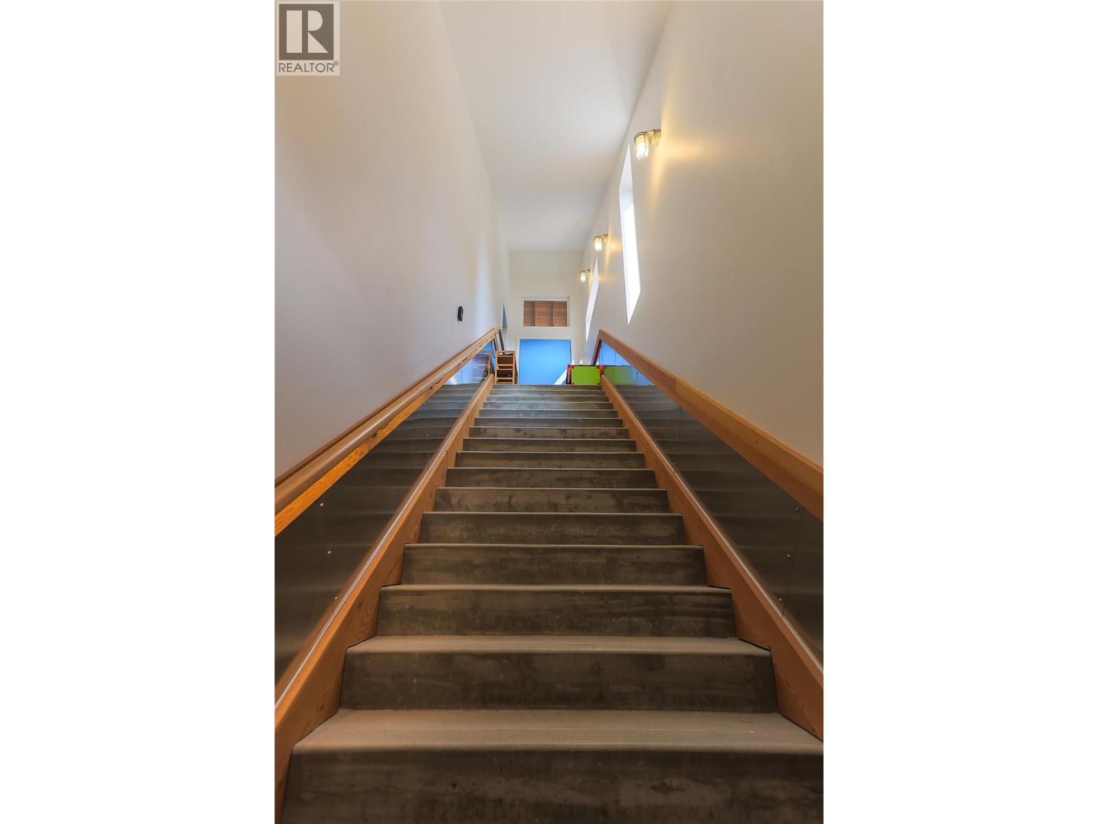 can accommodate an electric chair lift assist