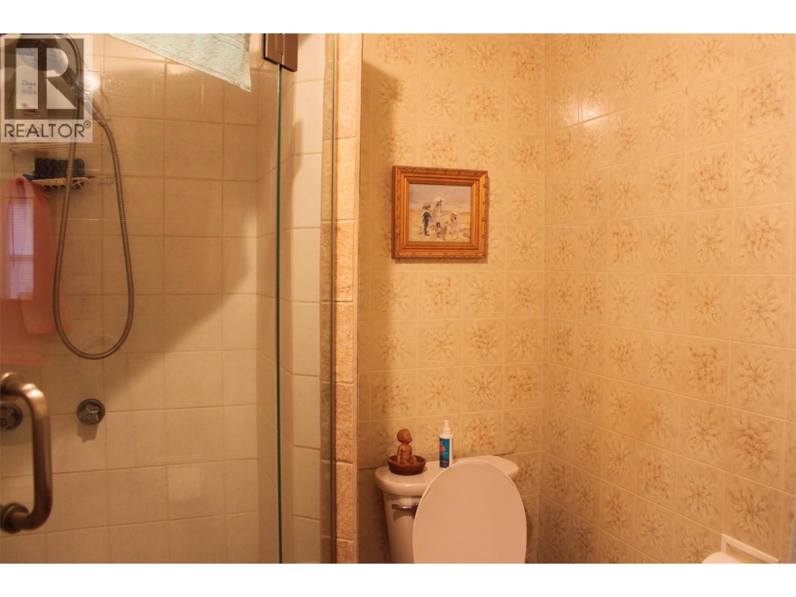 Suite bathroom