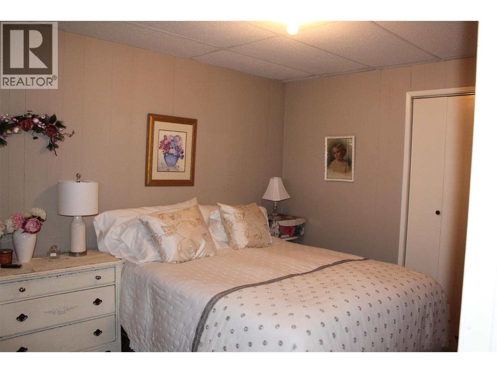 Suite bedroom