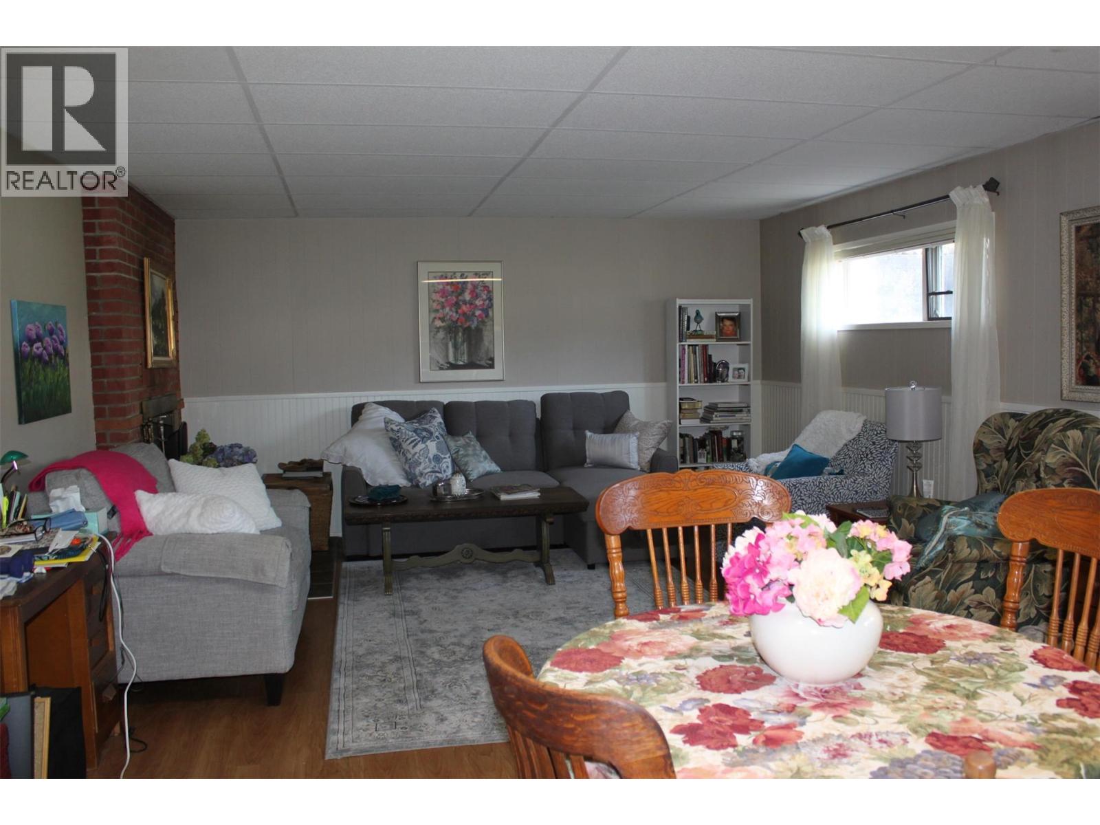Suite living room