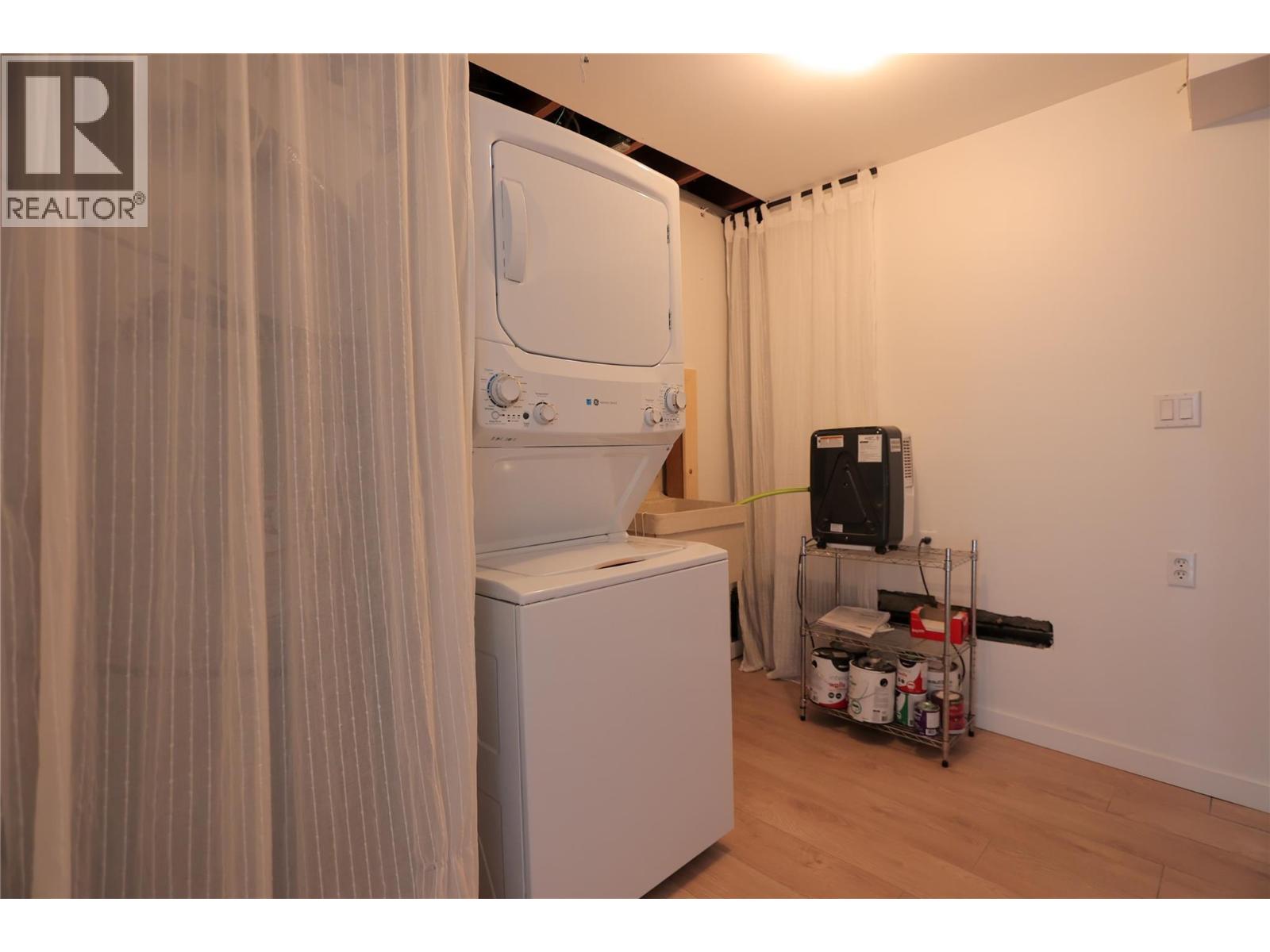 Laundry room (Main house)