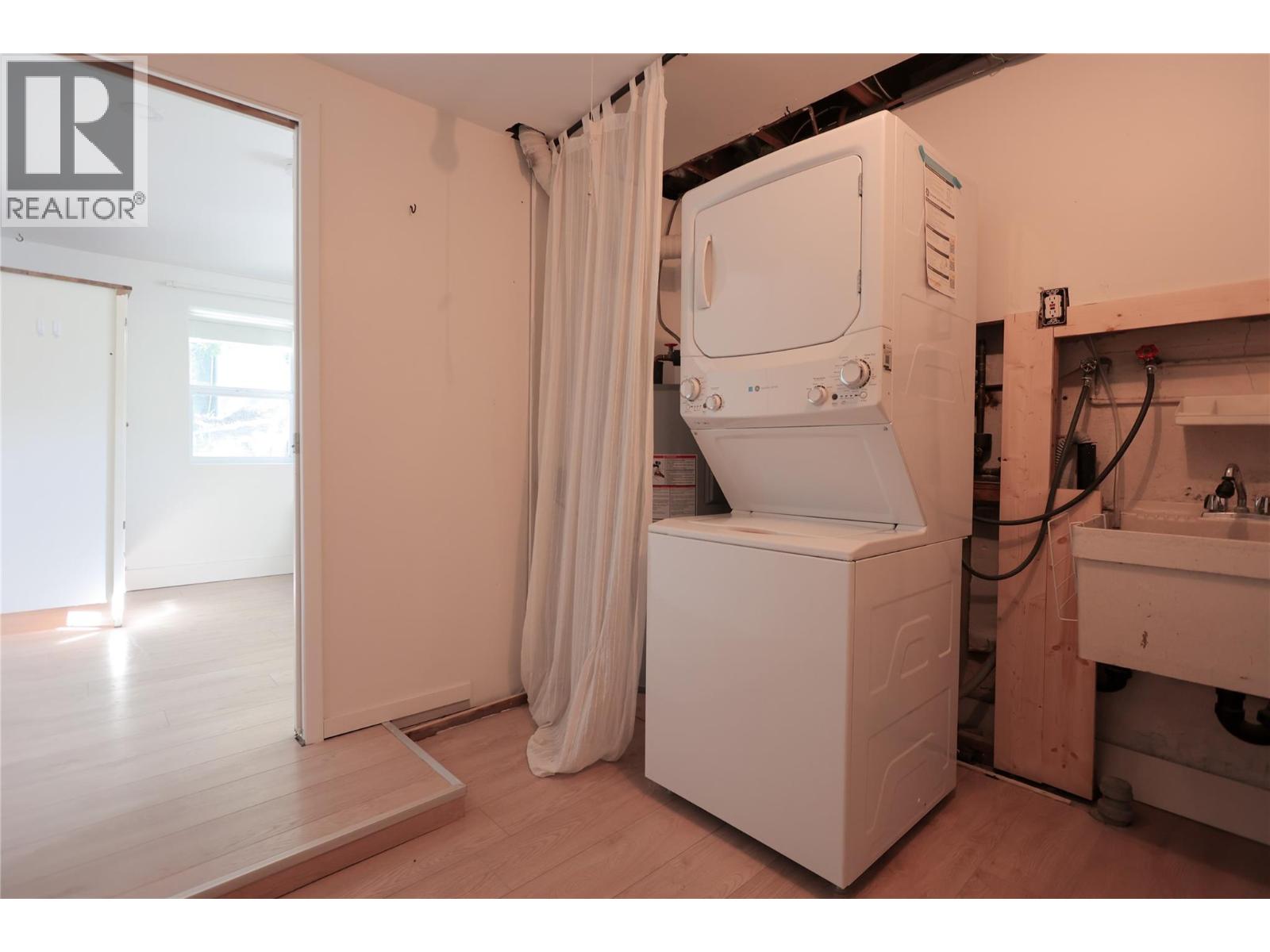 Laundry room (Main house)
