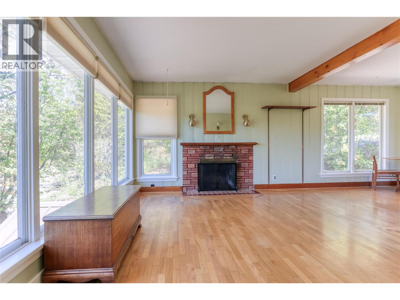 Main Livingroom