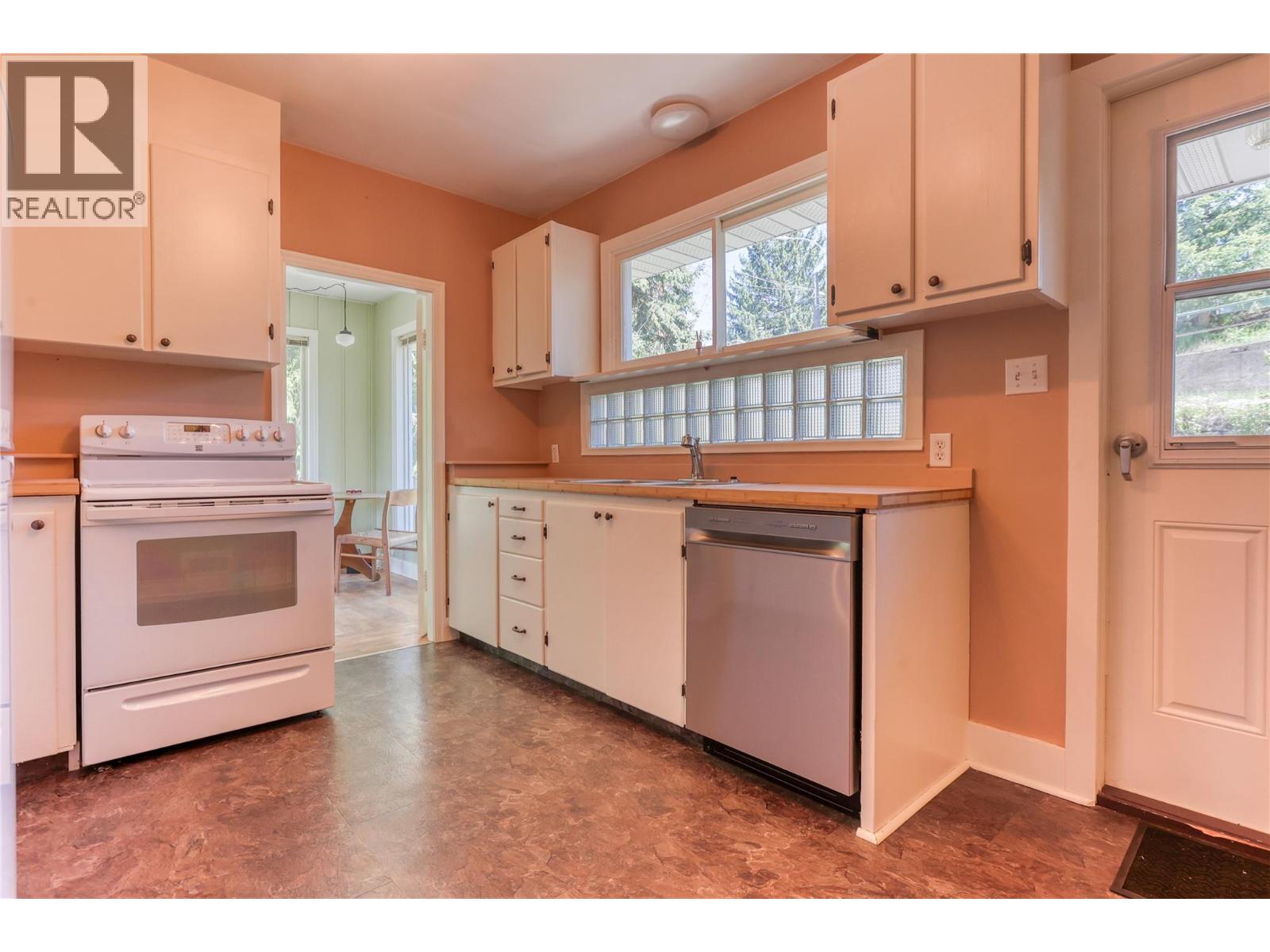 Main kitchen