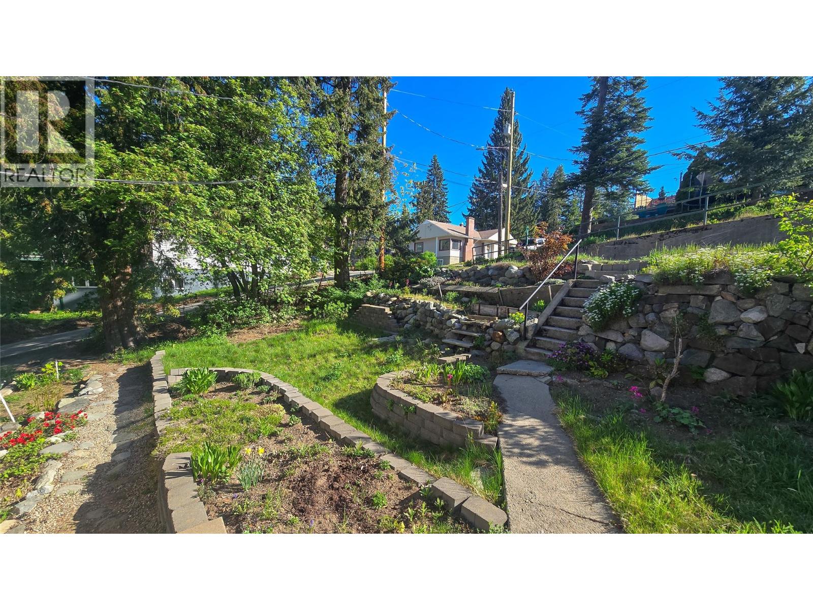 Front yard gardens