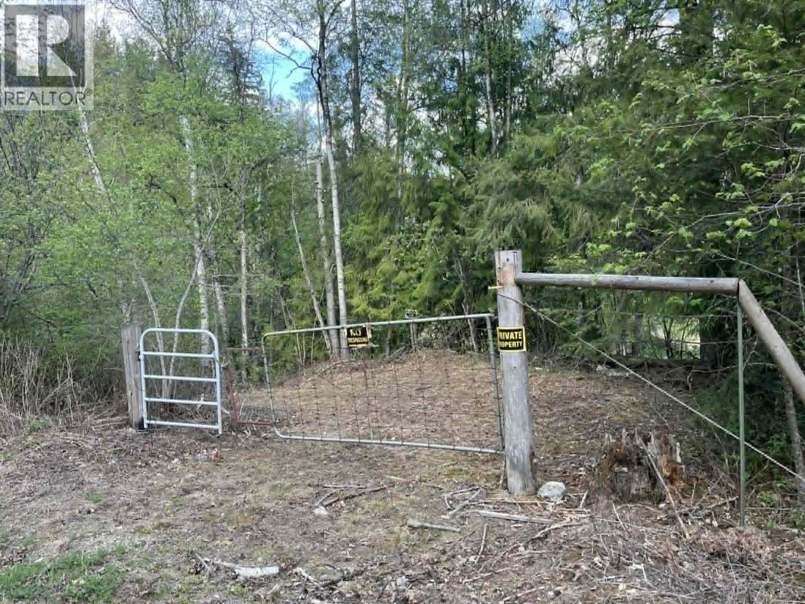 Entrance to walk down to the water.