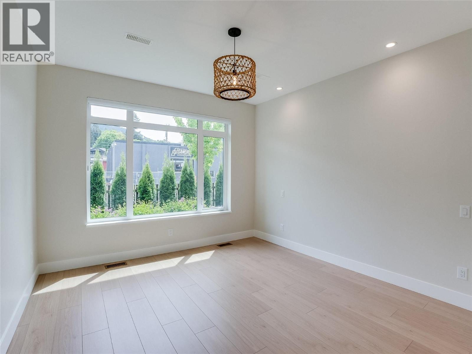 Master/primary bedroom