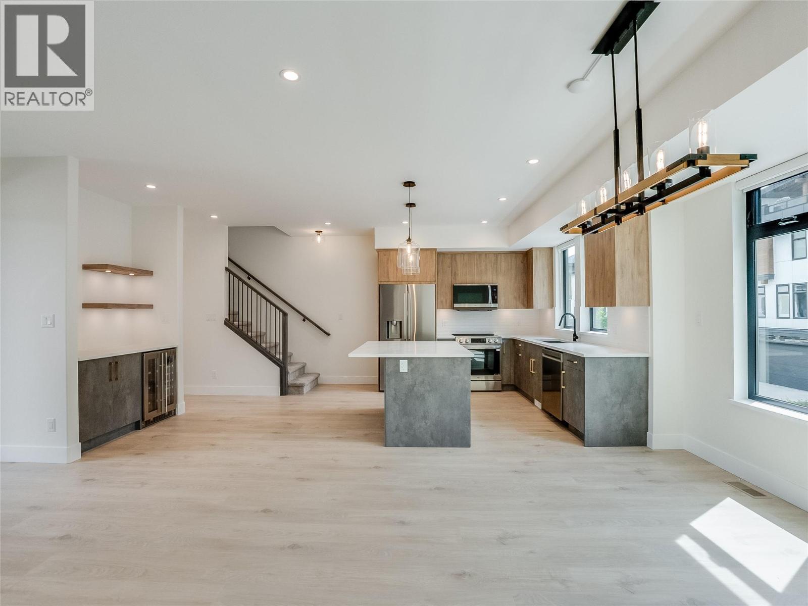 Kitchen, dining, wet bar