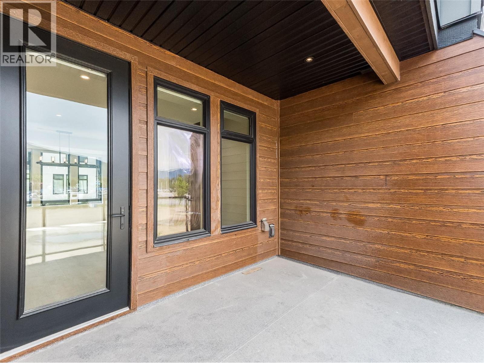Covered deck off main floor