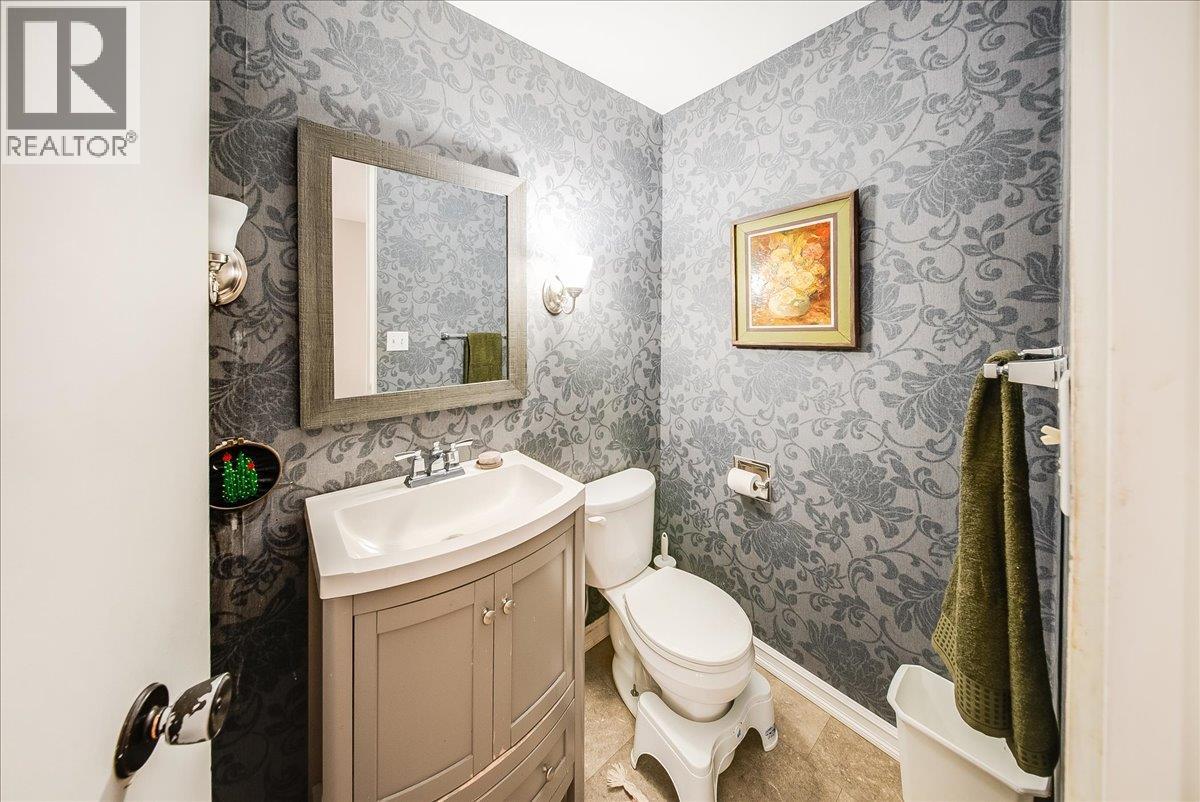 Primary bedroom ensuite on main floor.