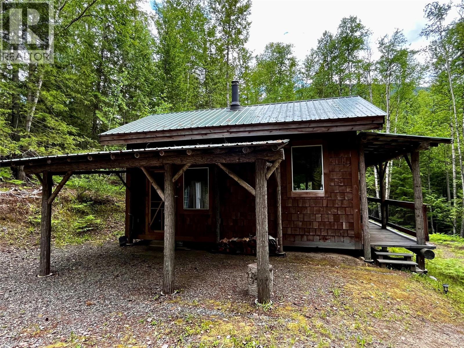 1 bedroom with 1 loft cabin