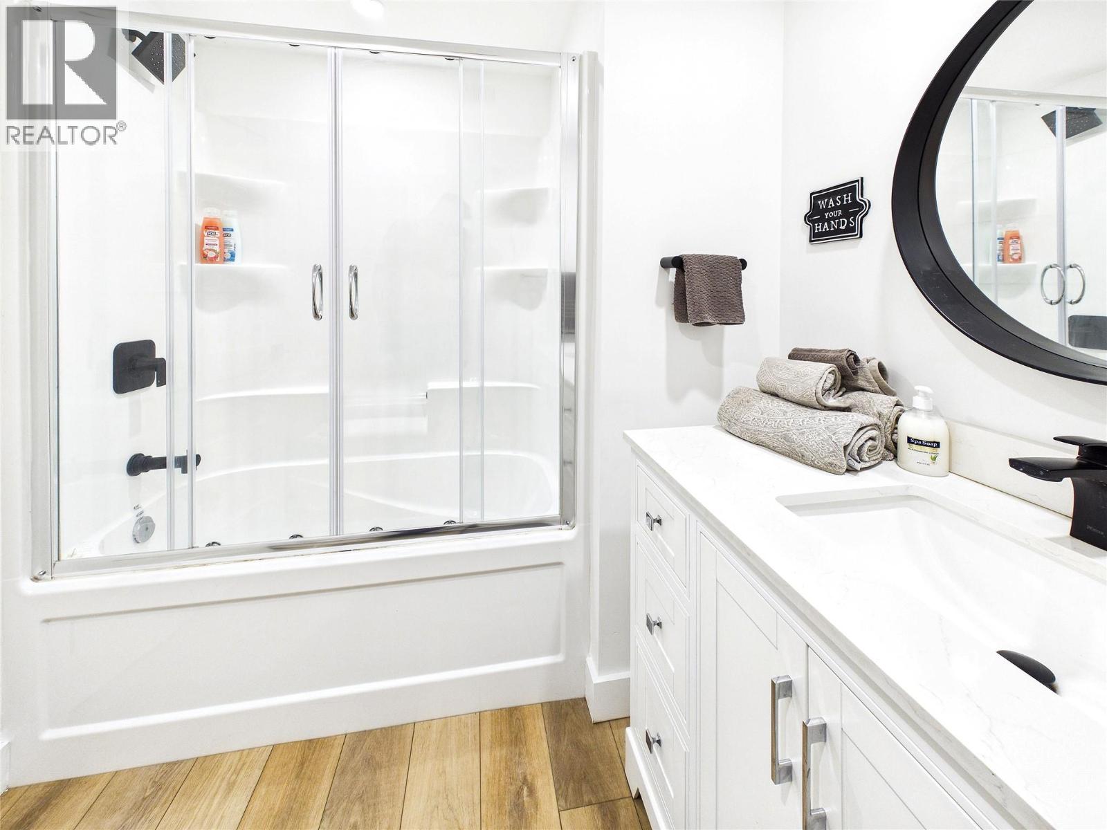 Mainfloor bathroom