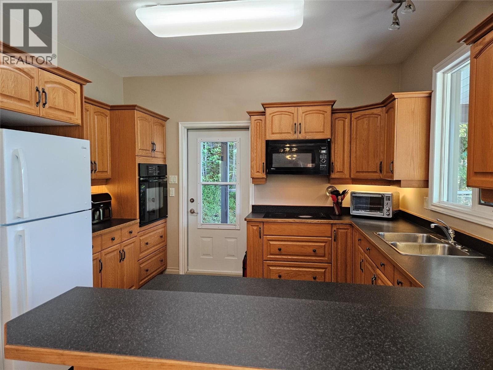 HOUSE KITCHEN