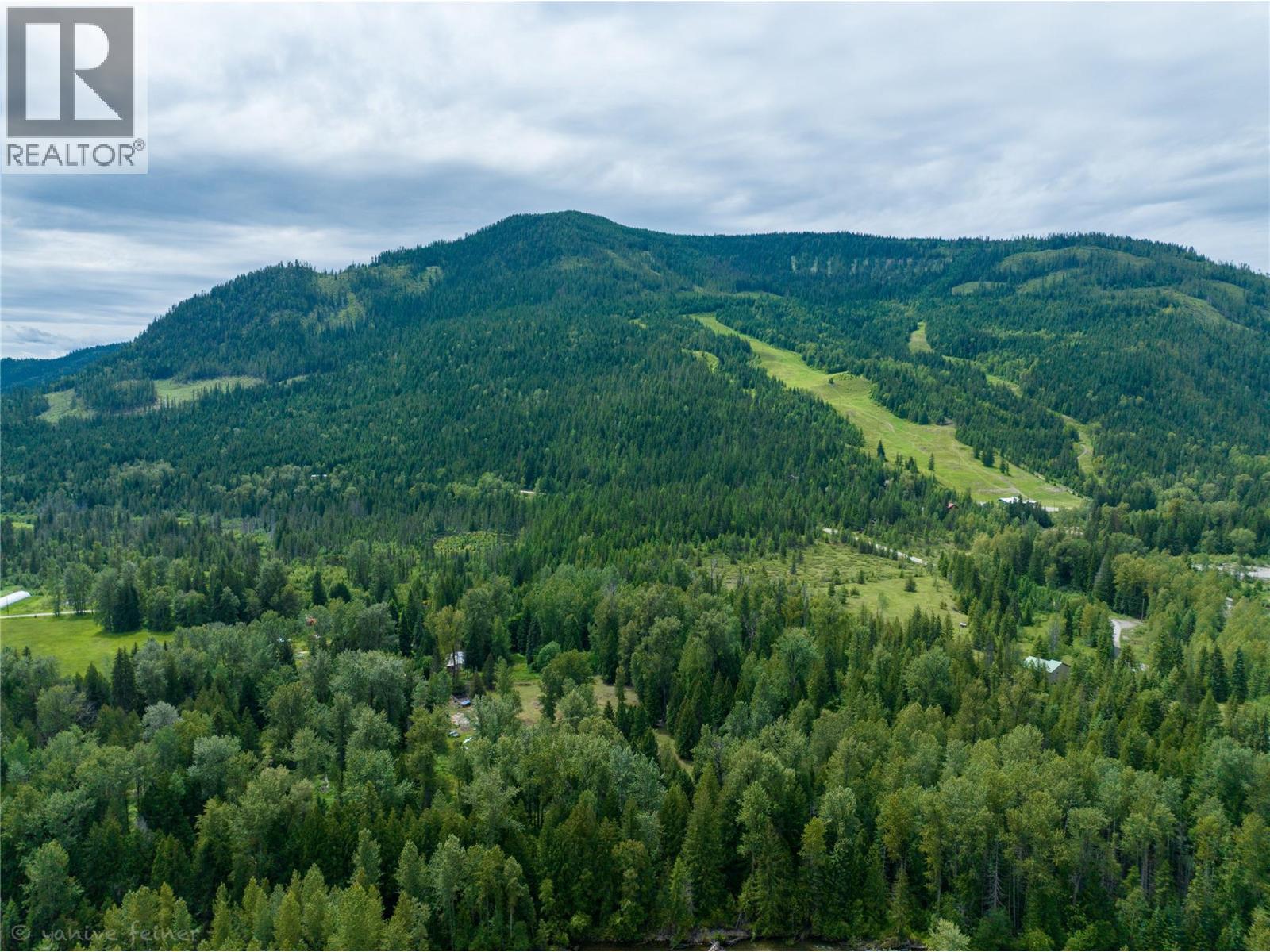Minutes from the Salmo Ski Hill