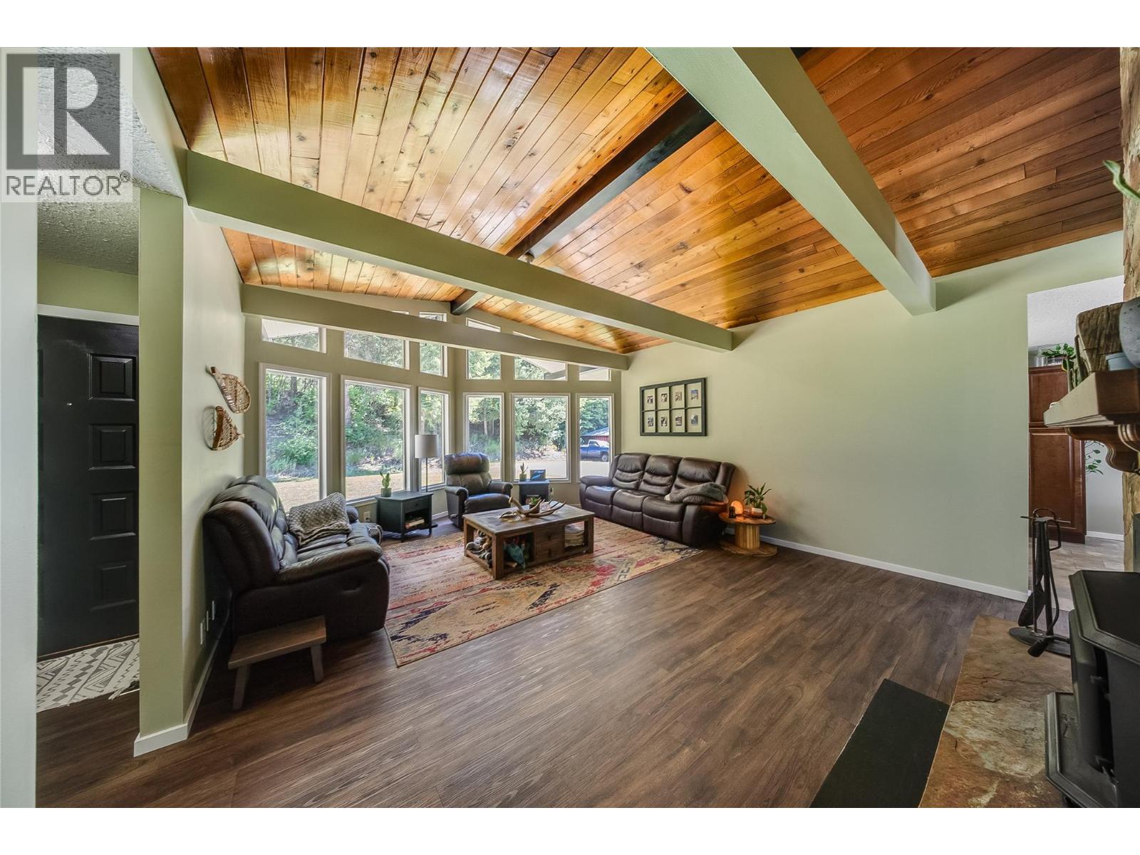 12 foot vaulted ceilings.