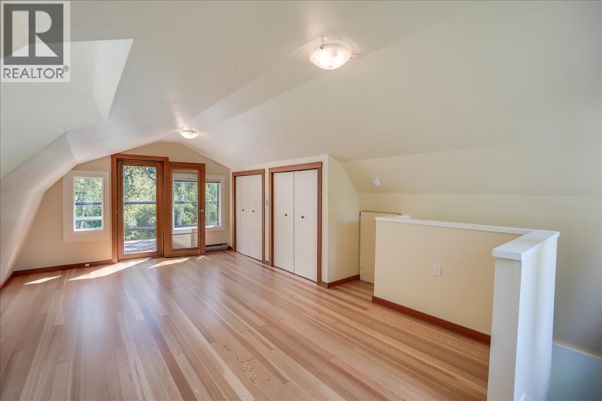 Upstairs bedroom 1