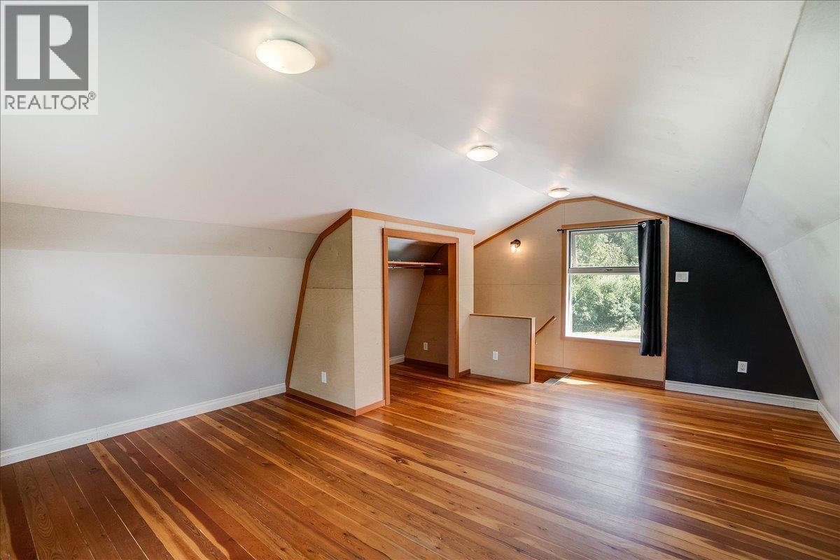 Upstairs bedroom 2