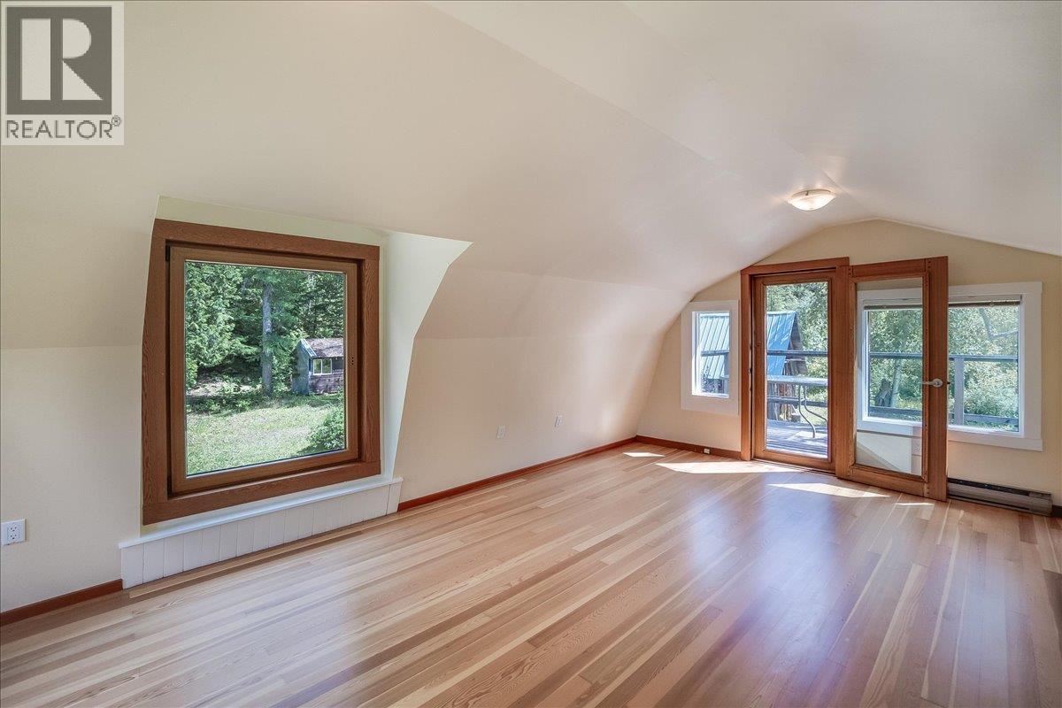 Upstairs bedroom 1