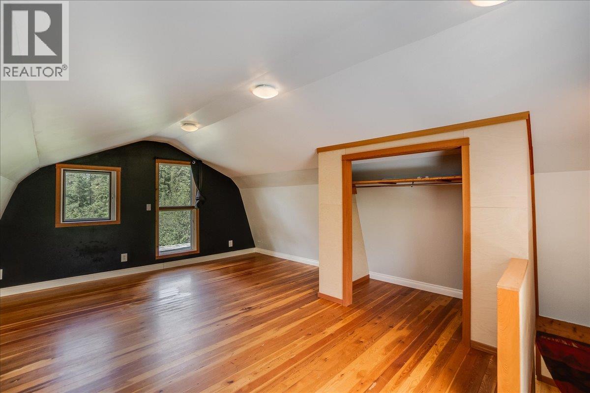 Upstairs bedroom 2