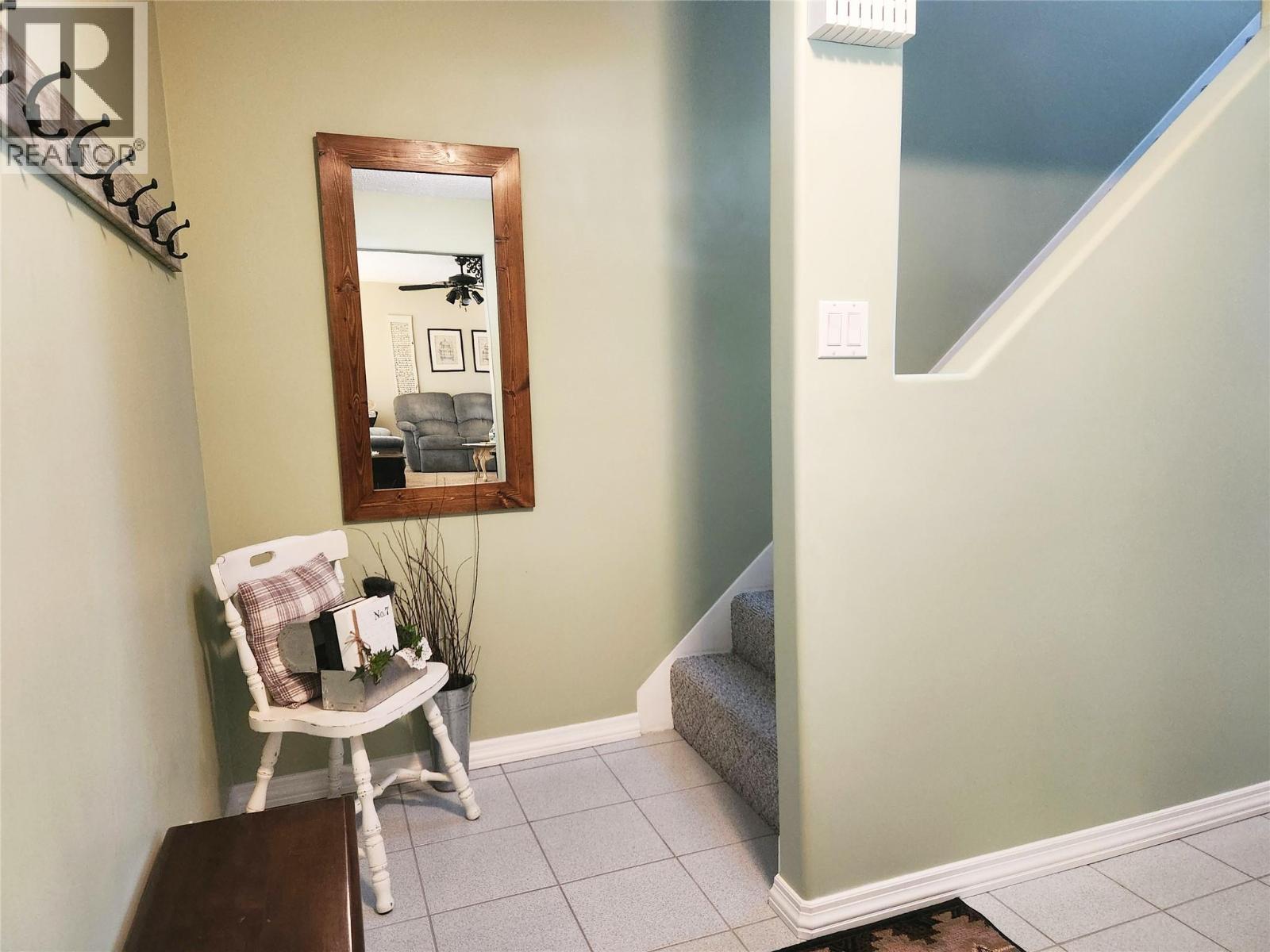 Entryway of 275 10th Avenue, Montrose BC