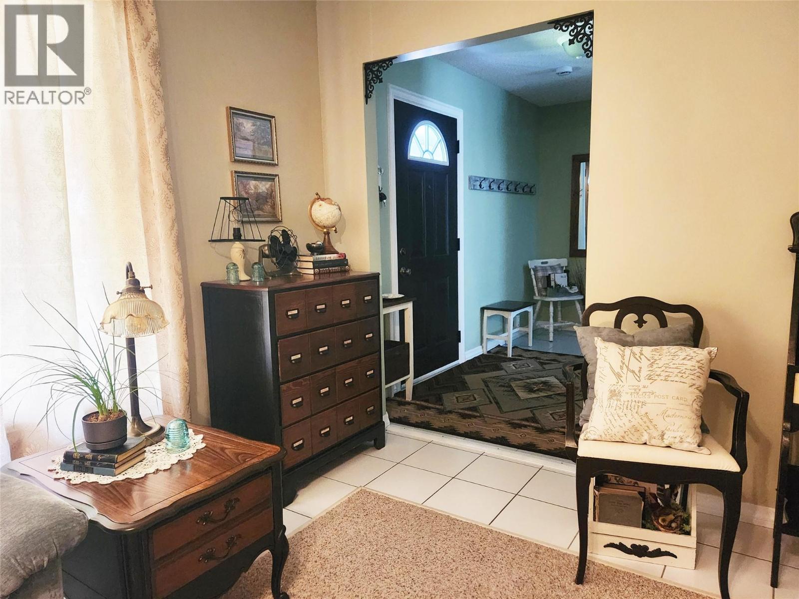 Living Room of 275 10th Avenue, Montrose BC
