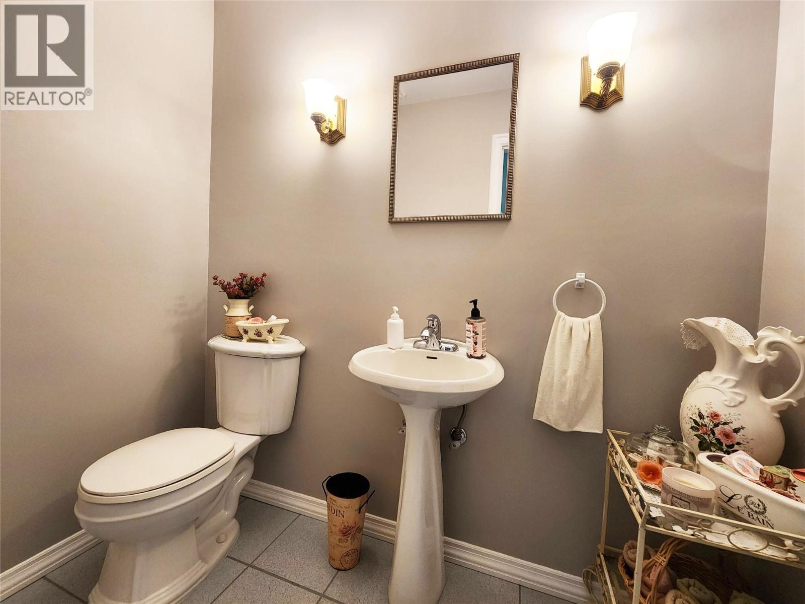 Powder Room / Bathroom of 275 10th Avenue, Montrose BC