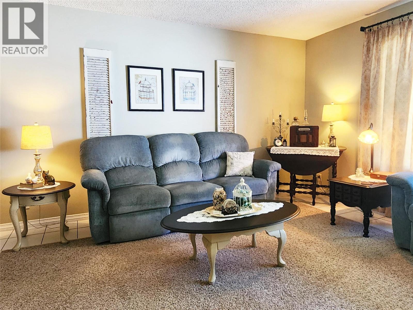 Living Room of 275 10th Avenue, Montrose BC