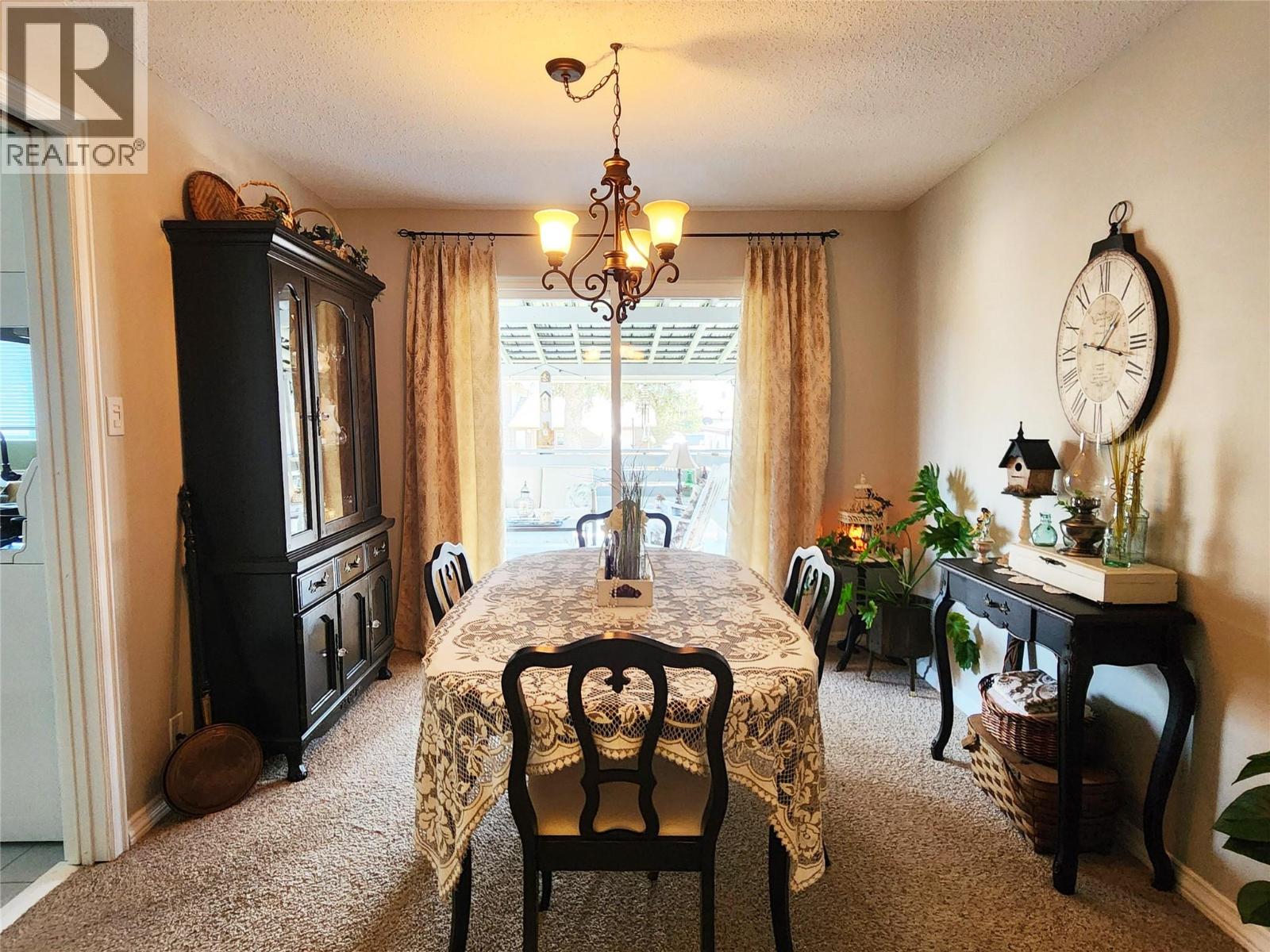 Dining Room of 275 10th Avenue, Montrose BC