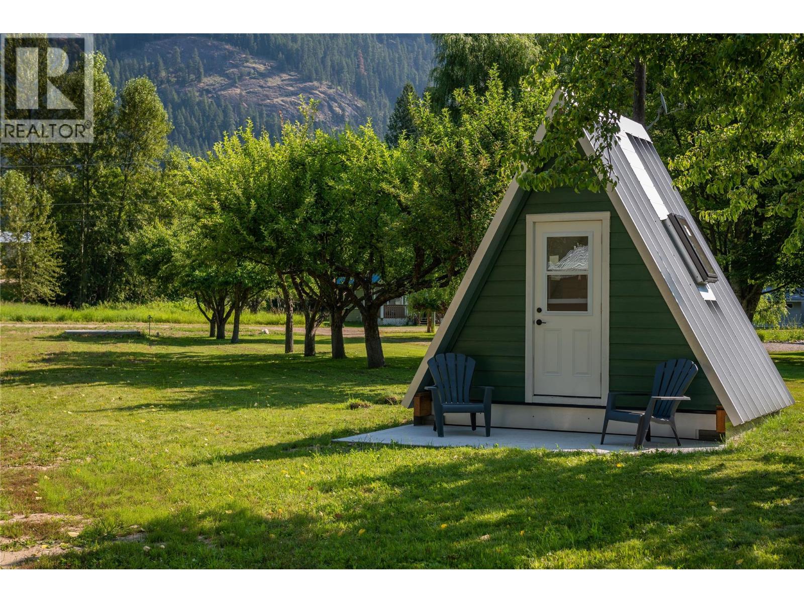 Front view of prefab A-Frame.