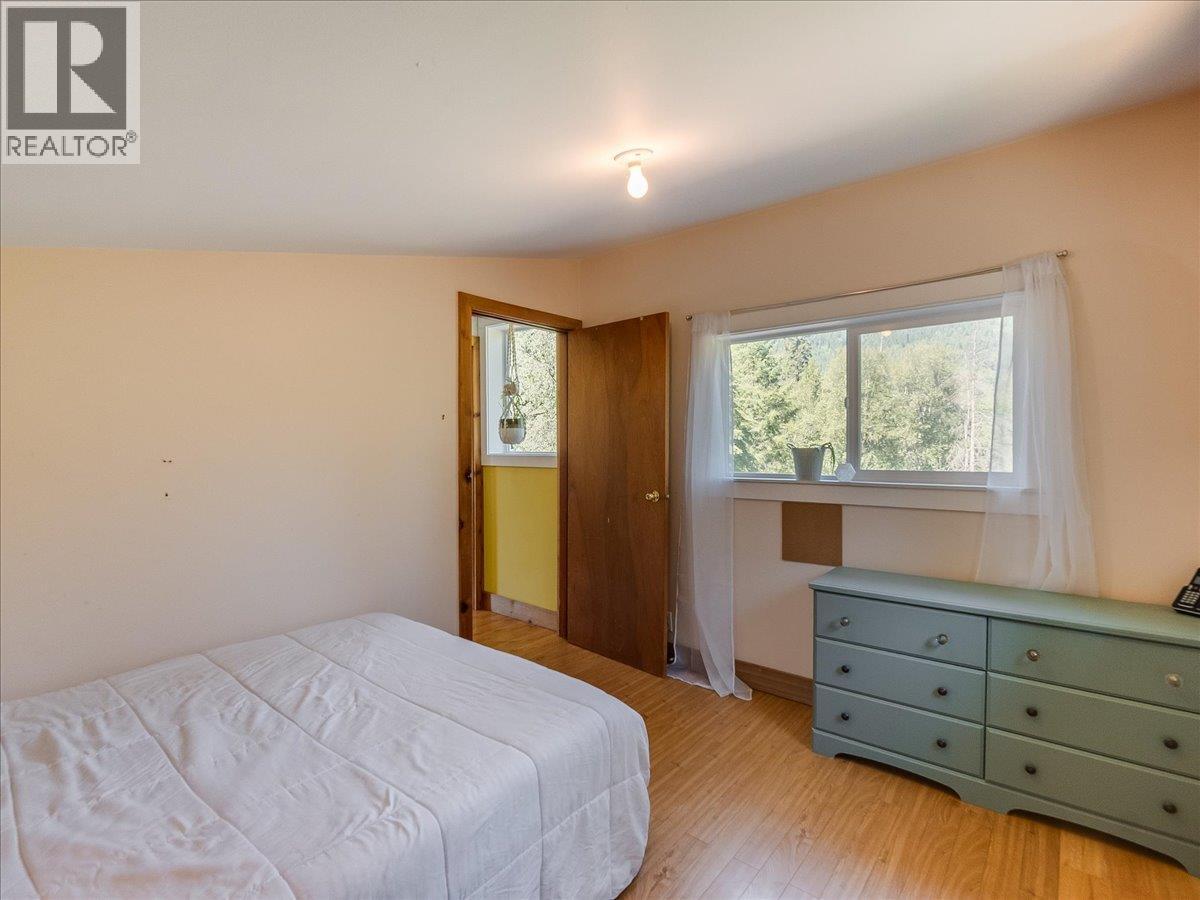 Main House Upstairs Bedroom 2