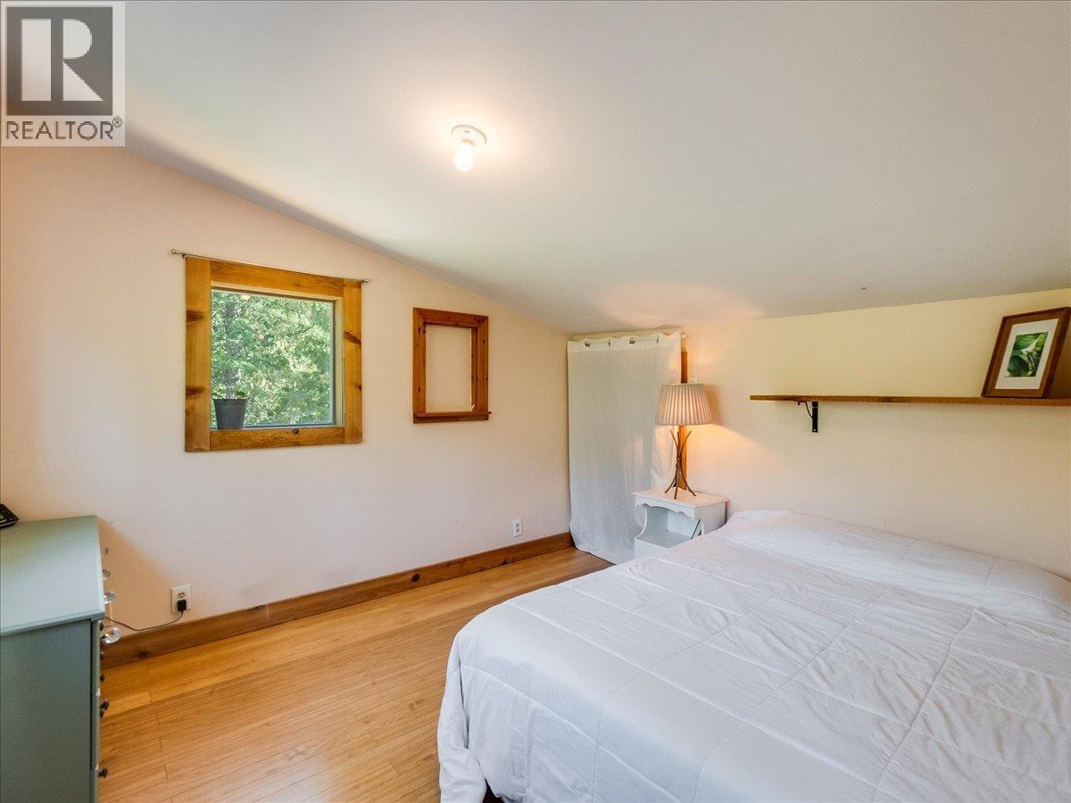 Main House Upstairs Bedroom 2